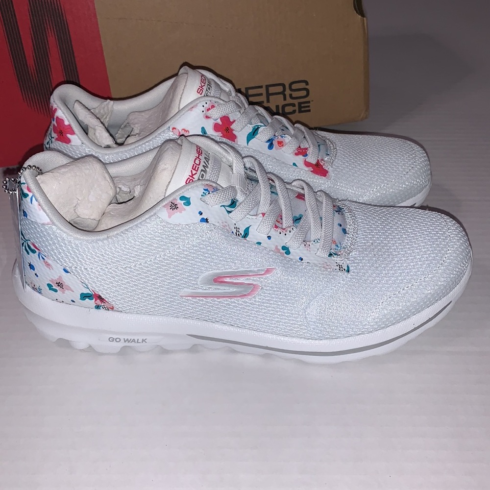 Skechers Womens Go Walk Classic Dream Walking Shoes NIB - Picture 4 of 6